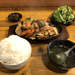 かわ福 - スタミナ定食（税込800円）