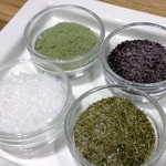 天ぷら新宿つな八 - ４種類のお塩