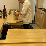 みつき - 蟹を扱っても清潔で綺麗なカウンター内