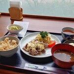 喫茶なないろ - 料理写真:■ なないろランチ　炊きこみご飯と豚肉のタルタルソースがけ