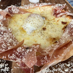 ザ コートヤード キッチン - 王様のピッツァビスマルク　生ハムをたっぷりのせて