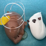 ザ コートヤード キッチン - アマゾンカカオのデザートと滑らかな蜂蜜　シャンティとともに