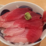 まぐろや相馬水産 - まぐろ丼  - まぐろと中トロが入っていて新鮮