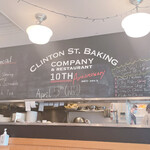 CLINTON ST. BAKING COMPANY & RESTAURANT - キッチンの黒板。10周年！