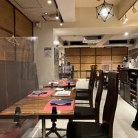 中華旬彩 森本 - 心斎橋のビルの地下にあるお店ですが想像よりもとても広い空間！