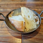 レ ファーブル ボンジュール - 自家製パン