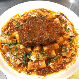 牛テールを豪快にパスタで仕上げました！！