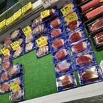 築地 山治 - 山治さん　鮮度の良い魚介類が並びます。