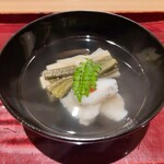 銀座 しのはら - 大原木（おはらぎ）に見立てた筍とぜんまいの干瓢巻き おこぜの梅肉添えの椀