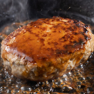 わさびで食べるハンバーグも自慢です