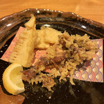 和食と和の酒　火の花 - 蛍烏賊と筍の藻塩天ぷら１１００円。季節感たっぷりの組み合わせです♩  とても美味しくいただきました（╹◡╹）