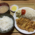 食工房キッチン - チキンカツ定食　650円