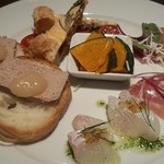 オビオビ - 前菜盛り合わせ（1380円）。