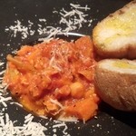 オビオビ - トリッパのトマト煮込み（880円）。