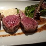オビオビ - ラムチョップ炭焼き～粒マスタードソース～（1880円）。