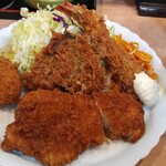 藤乃木 - ロース＋アジフライ＋エビフライ＋クリームコロッケ(たっぷり千切りキャベツとケチャップスパゲッティも)