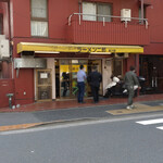 ラーメン二郎 - 11:00過ぎても空いてるんだな～ってこの時だけであっという間に増殖しました