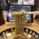 二代目らーめん源之丞 - 麺リフト