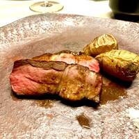 TACUBO - フランス産ビゴール豚とセルフィーユ根のグリル　豚好きなのでメインにこれは嬉しい　いい焼き上がりで旨そうですね♫