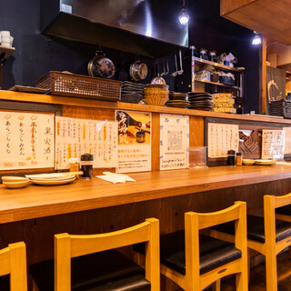 A popular Izakaya (Japanese-style bar) you can casually pop in. OK for individuals to groups.