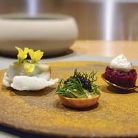 TROIS VISAGES - アミューズブーシュ