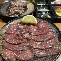 ホルモン焼肉 富や 栄店 - 
