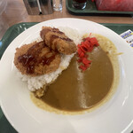 カレーショップ C&C  - メンチカツにはソースをかけるんだよ。味も記憶通りで変わって無いなぁと安心感。