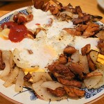 居酒屋 花門 - [チキンキャバブ]はたっぷりのお肉に玉ねぎと目玉焼き。卵も高騰してると言うのに…