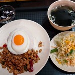 タイ料理セーンタイ - ガパオライスセット￥880