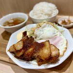 らーめん 七彩飯店 - チャーシューエッグ定食（990円）＋大盛（20円）