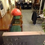 ELK KAFFE - 外観～お邪魔しま～す♪「ＥＬＫ ＫＡＦＦＥ」の文字がカッコィィ♪