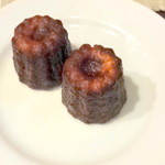 コム・ア・ラ・メゾン - サービスのカヌレ