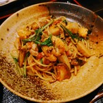 Toridokoro Shin - 令和5年4月 ランチタイム
                      春野菜と若鶏のトマトパスタランチ 900円
                      サラダ、みそ汁、漬けもの付