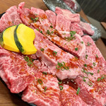 Ichiyoshi - 上焼肉盛合せ(Bセット)  4,980円
                      このお肉、このボリュームでこの値段❗️