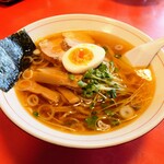 Sano Ramen Takano - 醤油味 中華そば　750円
                        スープ、ガツンとインパクトのある魚介出汁！
                        かつお出汁と思いきや、アゴなど青魚系の煮干の出汁もたっぷり！
                        塩味系とは、全く異なるチューニングがされています。