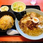 佐野ラ－メン たかの - 塩味 揚げネギラーメン 850円+チャーハンセット 420円
            
            淡麗&淡白な塩味、
            魚介、香味野菜、鶏ガラ?
            揚げ玉ねぎの香味とコクが加わり、
            狙いどおり!!バージョンアップした味ですね。