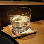 薪鳥新神戸 - 芋焼酎「森伊蔵 長期熟成酒 かめ壺焼酎」（ロック）