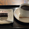 古民家カフェ　半平 - 料理写真:季節の和菓子 夜桜 250円。半平オリジナルブレンドコーヒー 400円。