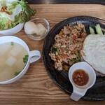 タイ料理 マナ - ガパオガイセットプレー