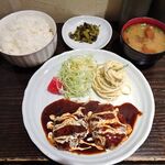 喫茶 寿々 - 煮込みハンバーグ定食（大盛）850円