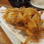 卓 - 小エビと新玉ねぎかきあげその３