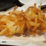 卓 - 小エビと新玉ねぎのかきあげその２