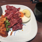 Nikunoyakata Rashoumon - 焼肉ダブル&ホルモン定食 コールスローとキムチも付きます