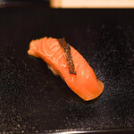 すし 良月 - さくらます漬けかわを添えて