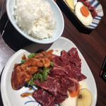 肉の館 羅生門 - 焼肉ダブル&ホルモン定食  メイン