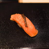 すし 良月 - さくらます漬けかわを添えて