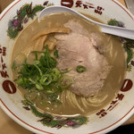 天下一品 池袋東口店 - ラーメン並。上から眺めると大盛りに比べて量が少ないのがよく分かる