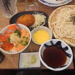 磯丸水産 - うどんセット･サーモン親子丼