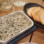 磯丸水産 - しらすアヒージョ二つ目