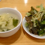 24時間 餃子酒場 - サービスサラダ＆スープ